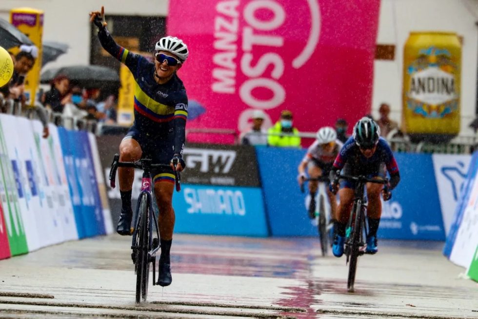 Diana Peñuela wears yellow in the first stage of the Women’s Vuelta a