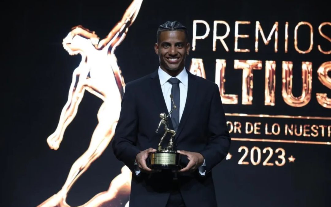 Kevin Quintero exalted as the athlete of the year and wins the Altius de Oro