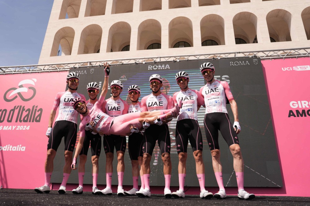 Tadej Pogacar conquista su primer Giro de Italia, ahora piensa en el Tour de Francia