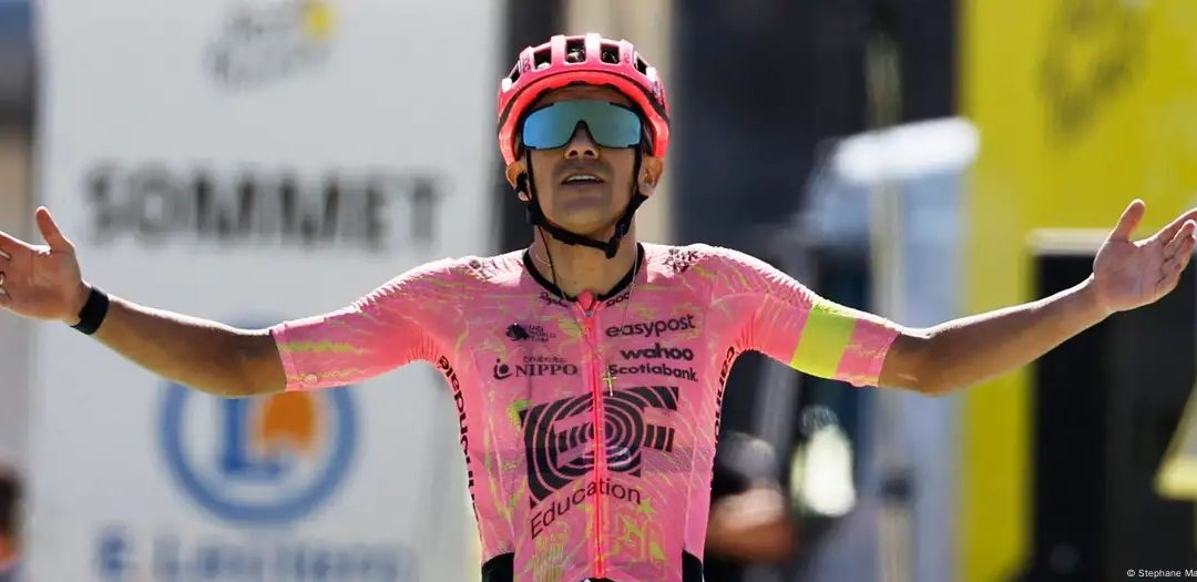 El ecuatoriano Carapaz hace historia en el Tour de Francia