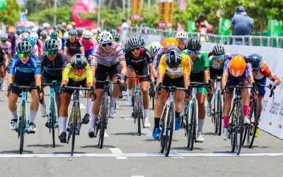 Paula Andrea Carrasco triunfa en Barranquilla y Diana Peñuela es la nueva líder de la Vuelta a Colombia Femenina