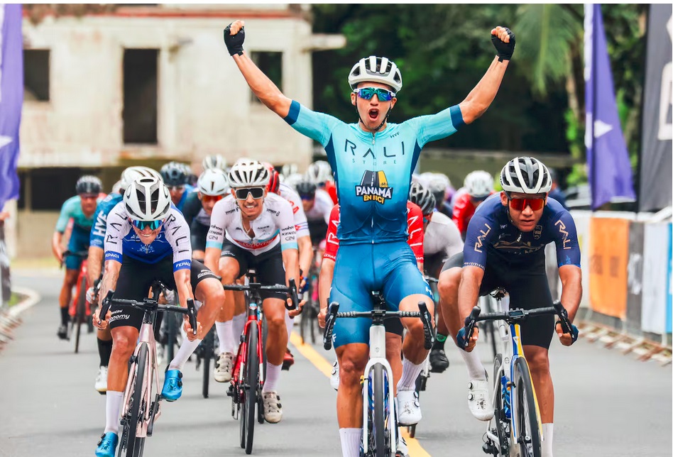 Sebastián Brenes vence a pura velocidad en la cuarta etapa del Tour de Panamá