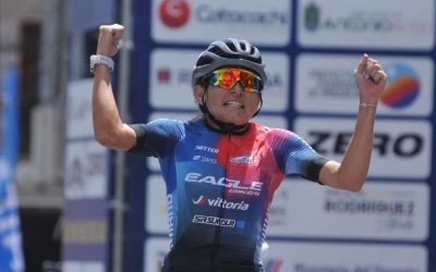 Esther Galarza triunfa y es la nueva líder de la Vuelta Femenina a Ecuador